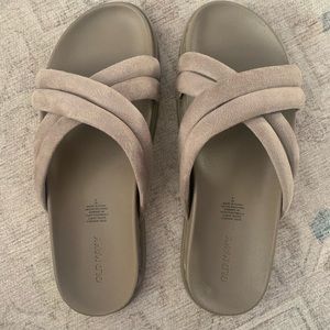 NWOT - Old Navy Slides